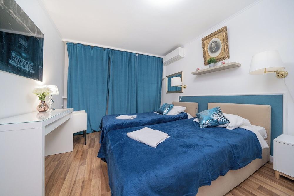 UNIT Short Rent Apartment by Warsaw Metro Station