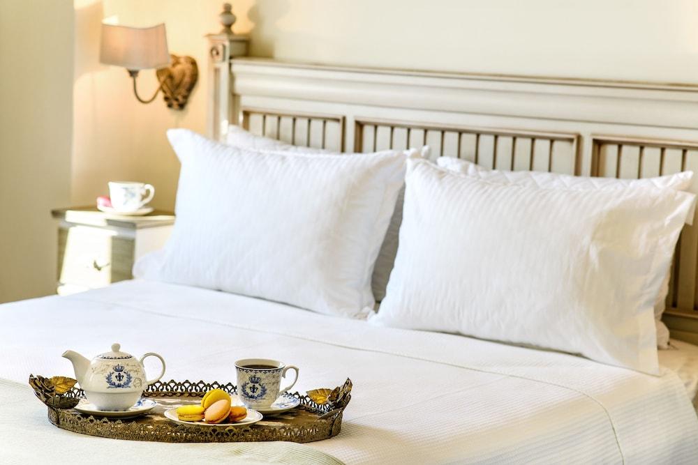 Villa D'Oro - Luxury Villas & Suites