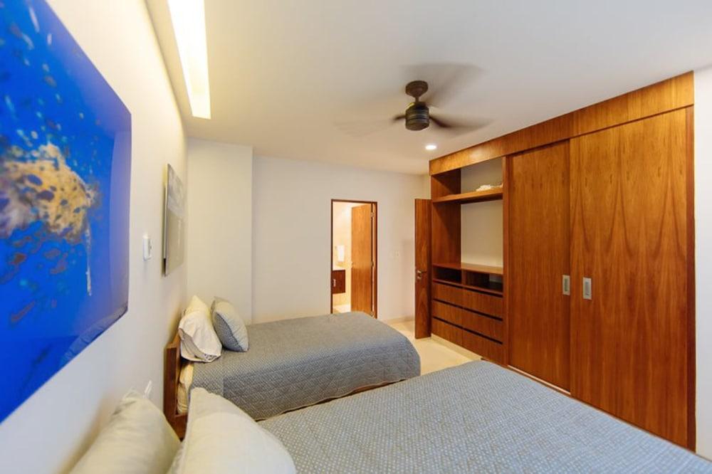 Superb 2BR condo walking distance to everywhere by Happy Address