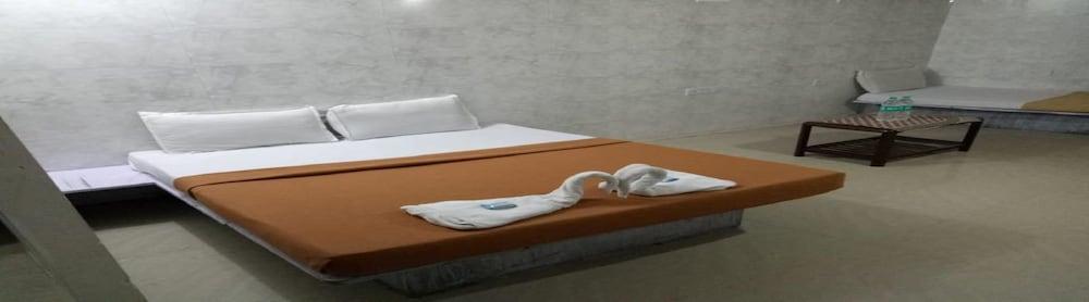 Room Maangta 100 - Andheri East