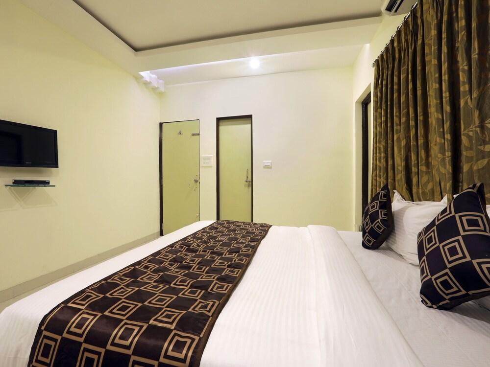 OYO 10507 Hotel Platinum