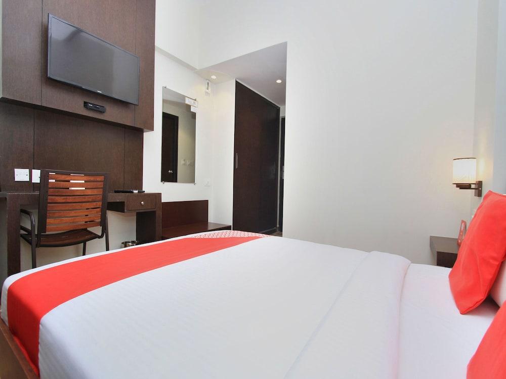 OYO 13090 Astor Hotel