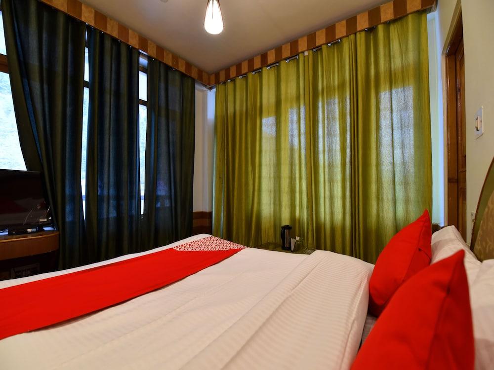 OYO 13841 Whispering Woods