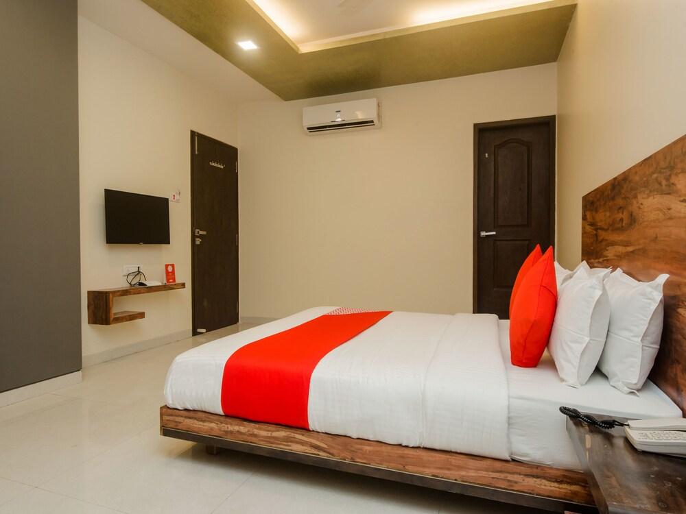 OYO 11747 Hotel Sai Comforts