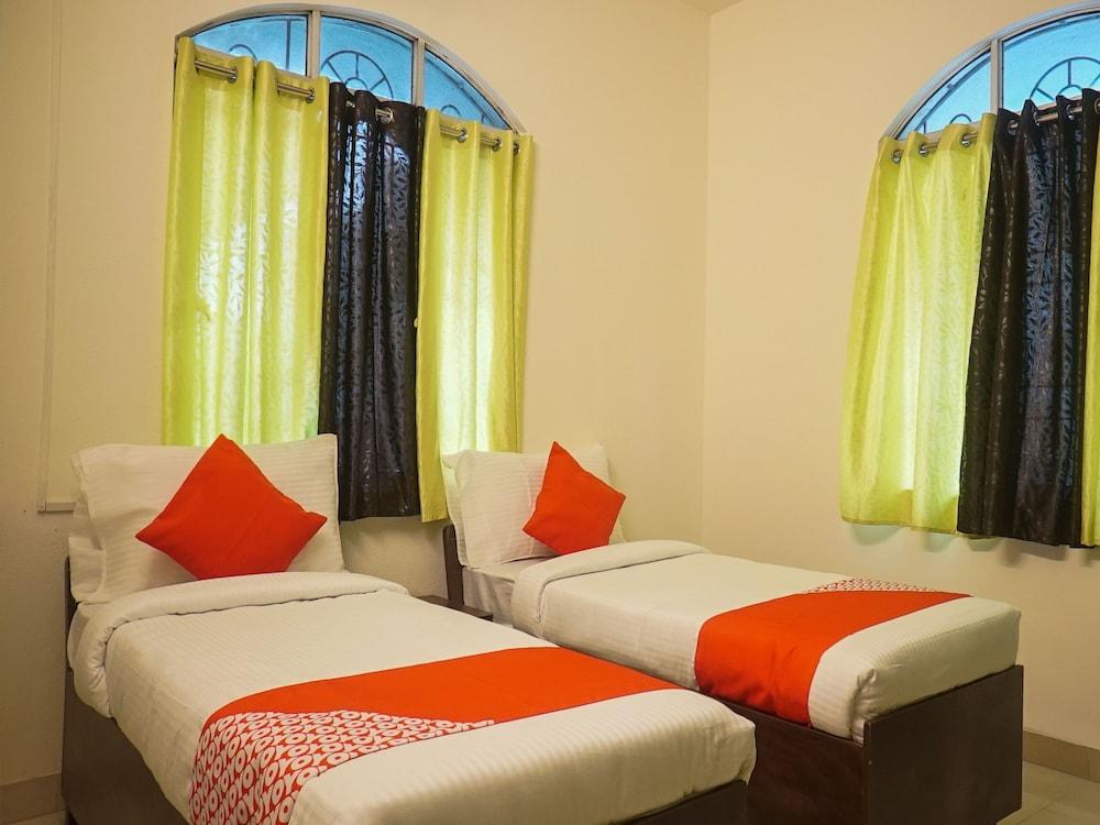 OYO 12723 Hotel D Villa