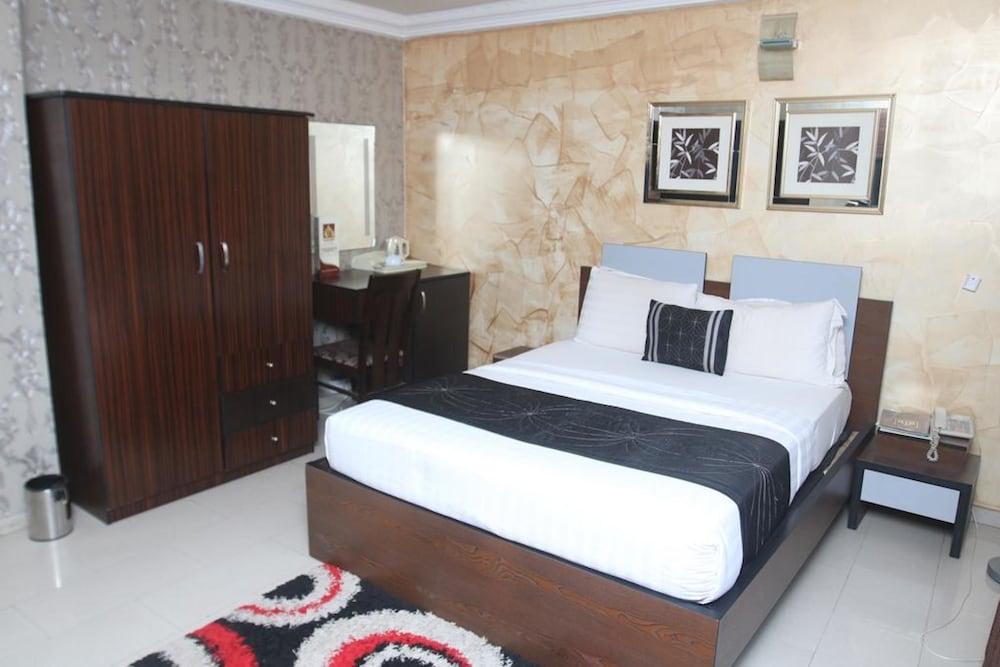 Jonaith Hotels & Suites