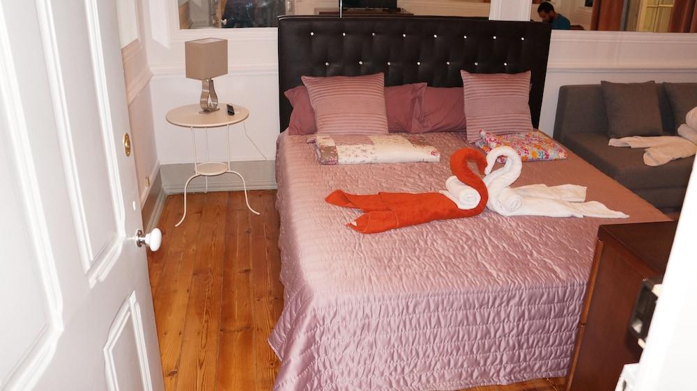 White and Grey Lisbon - Hostel