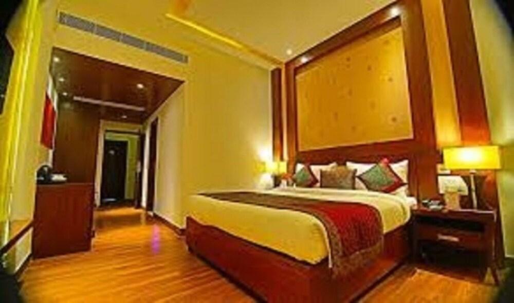 Millionaire Hotel & Resort