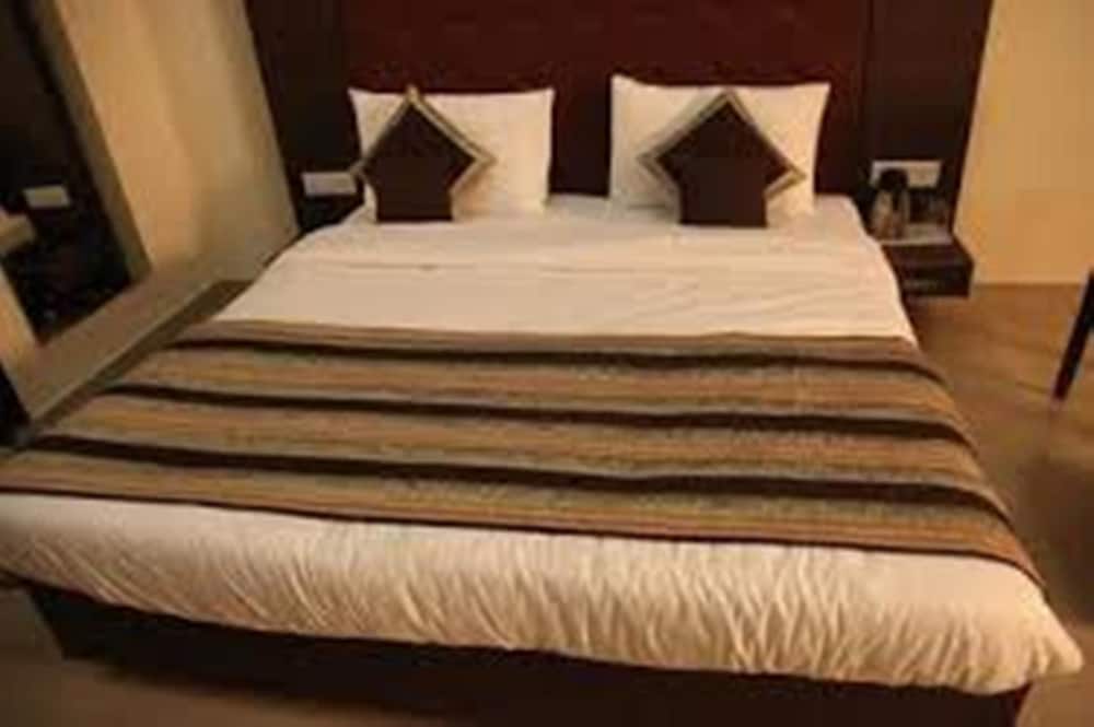 Millionaire Hotel & Resort