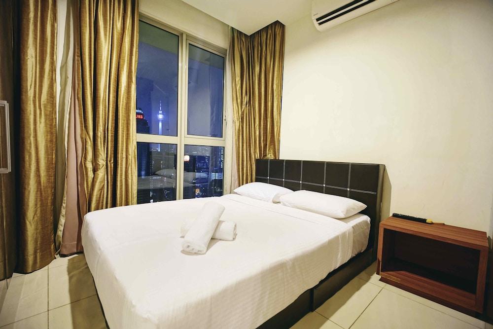 Regalia Residence @ KLCC View Sky Pool by MC