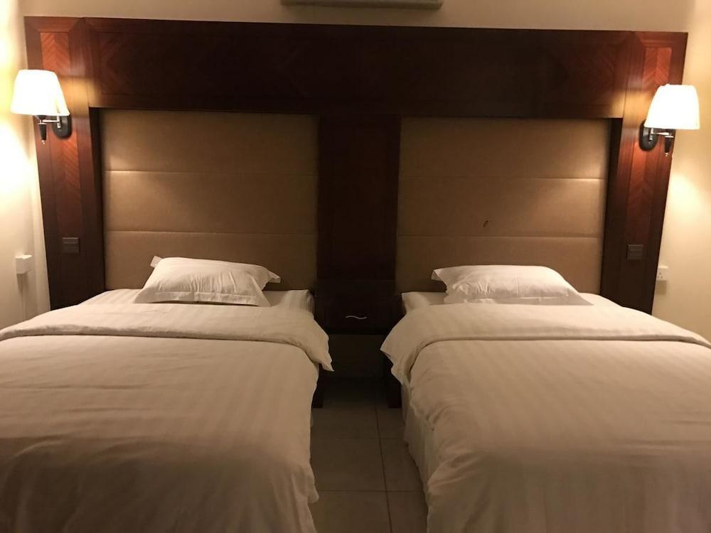 Ayoon Al-Mamlakah Hotel Suites