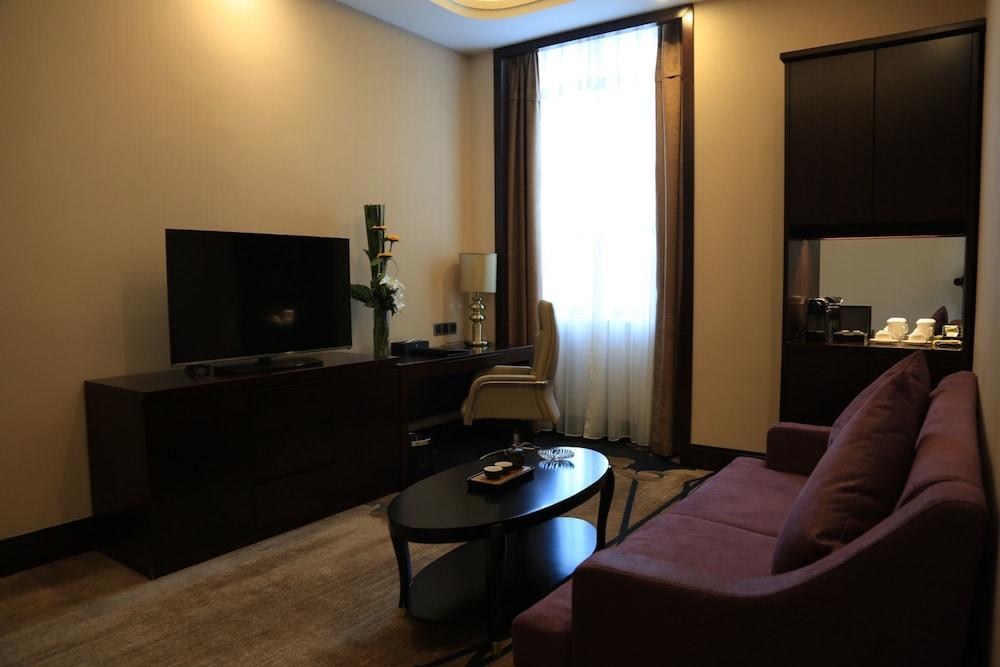 The Huiting Collection