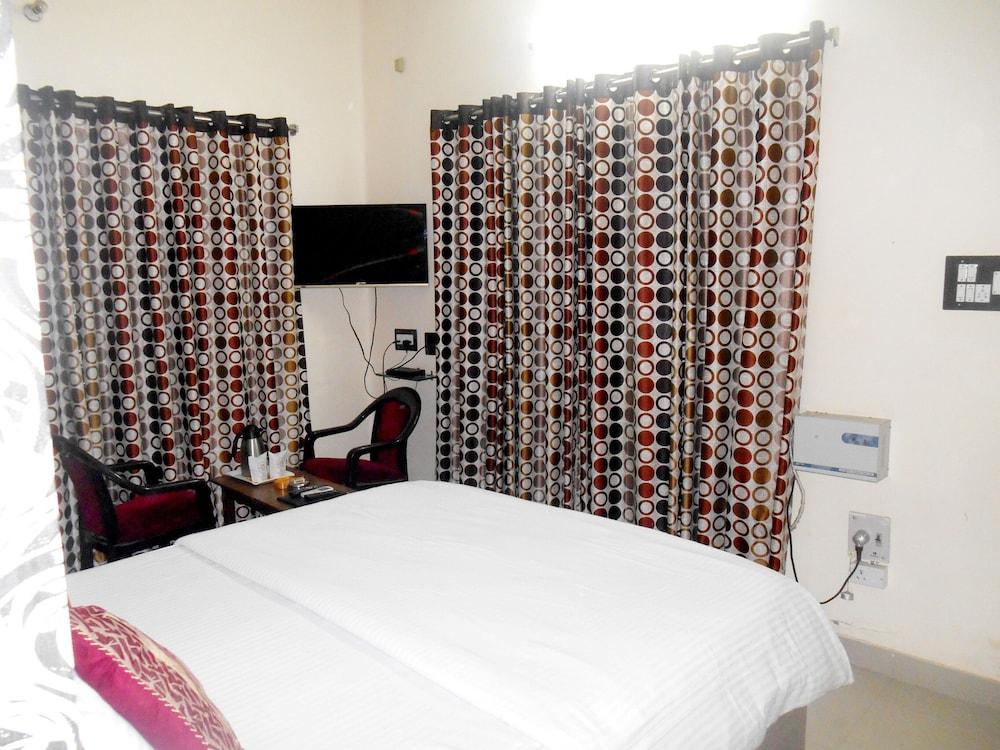 Hotel Awaas Corporate Inn