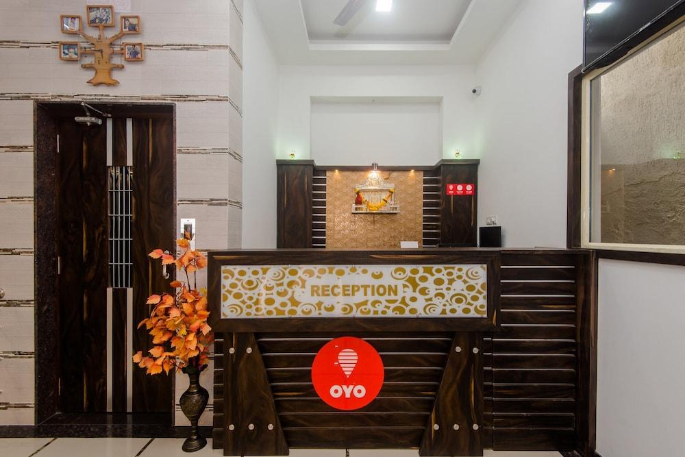 OYO 13511 Hotel Gems