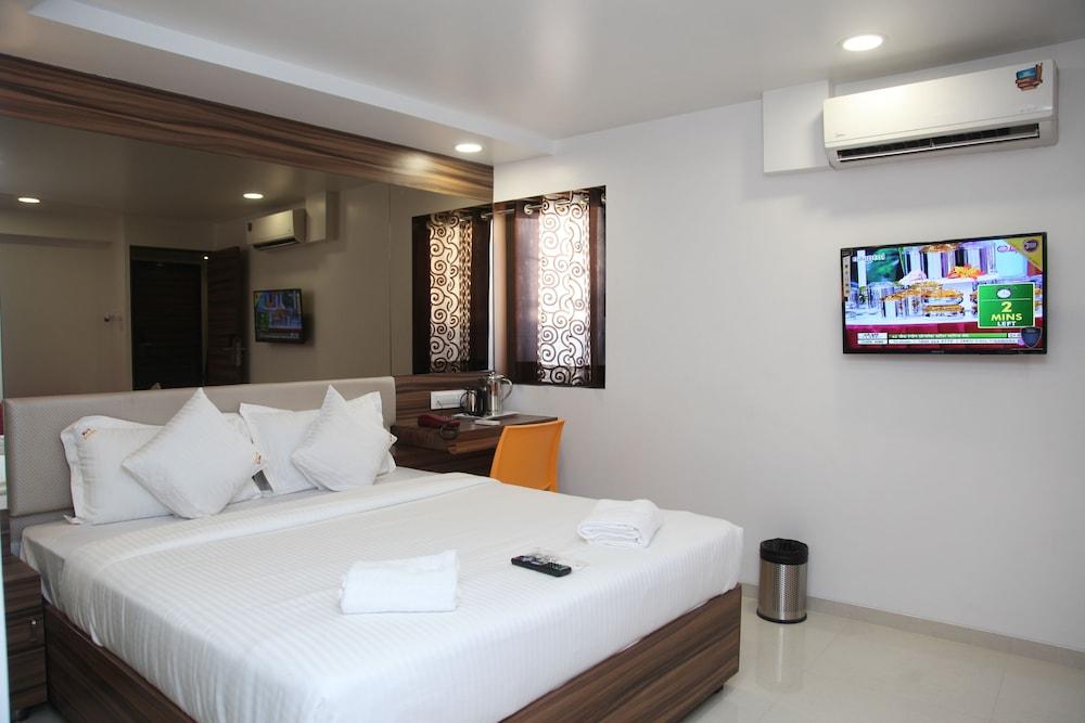 Aboo's Hotel Lucky Galaxy