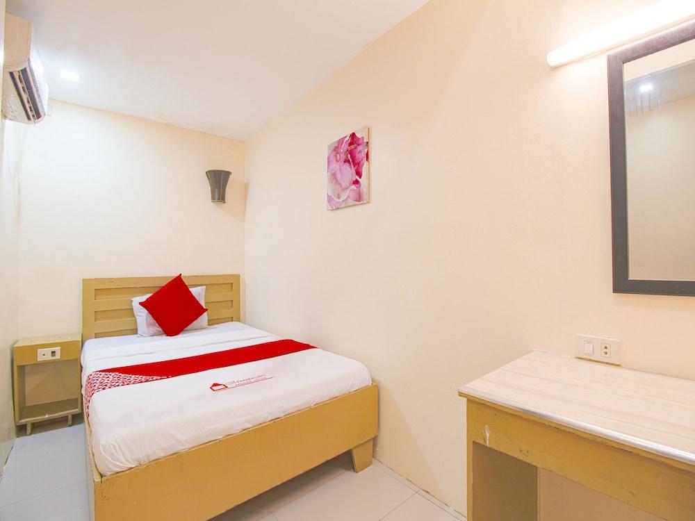 OYO 655 Mambaling Pension