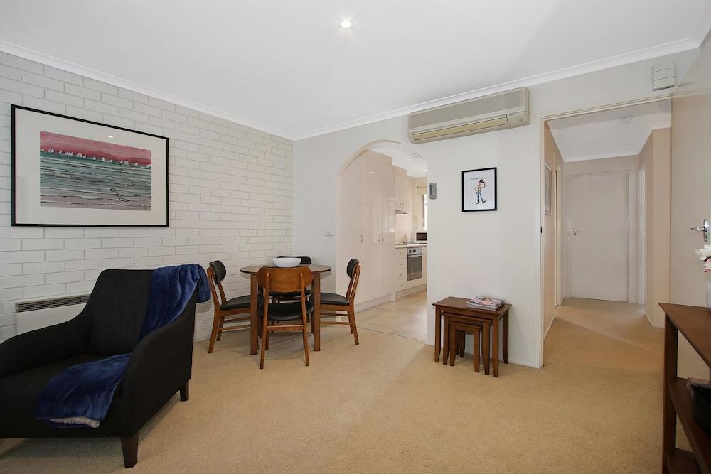 Woody's In Central Bright