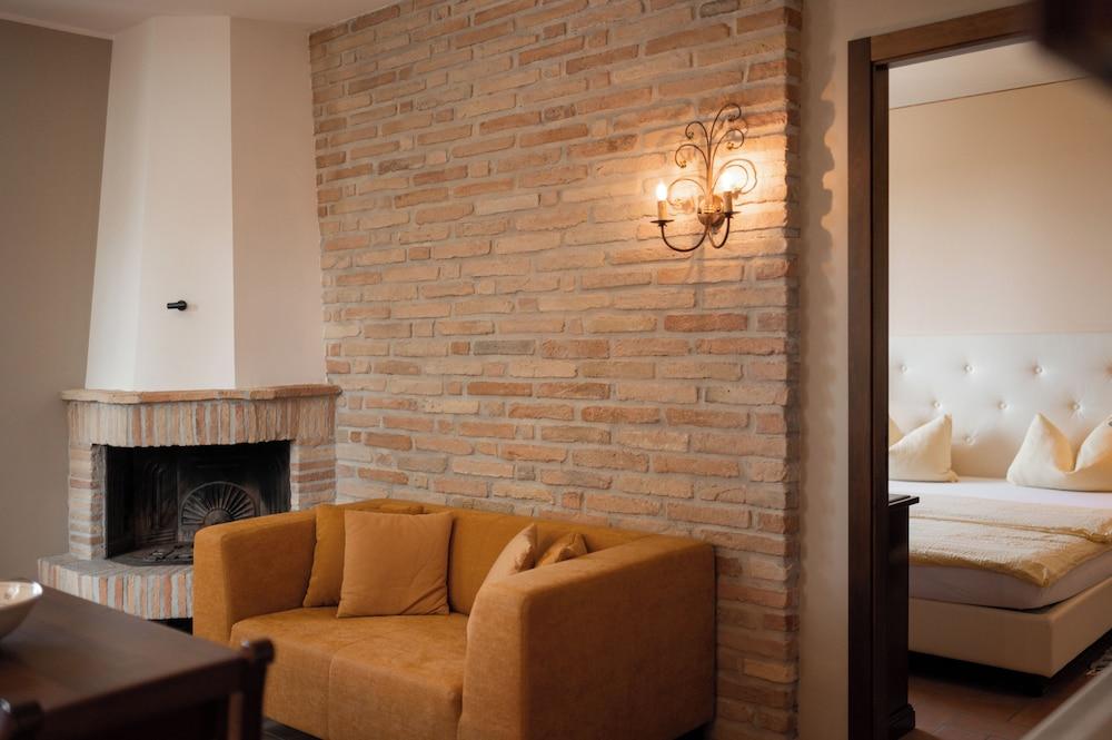 Poggio Antico - Suites and Breakfast