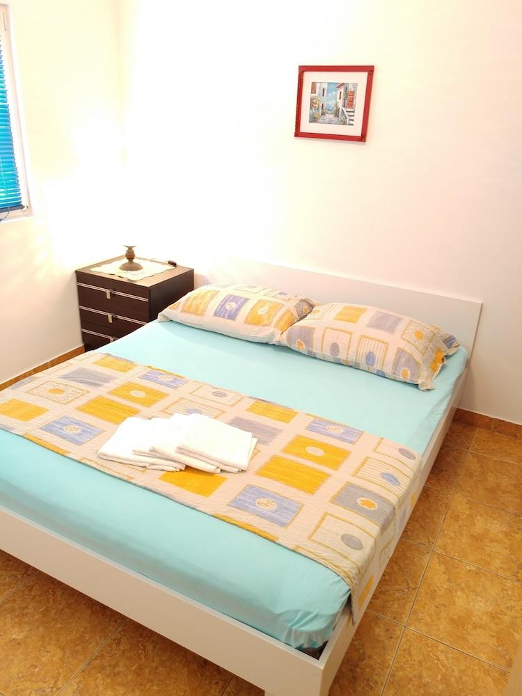 Astramaris Apartments