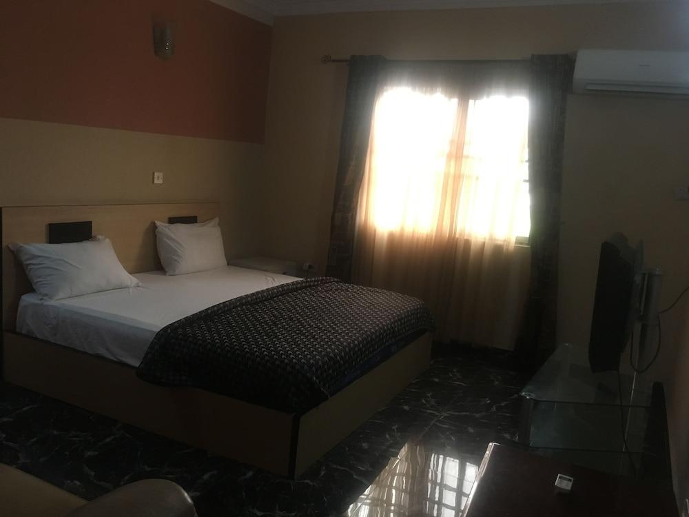 Bucker's Palace Hotel