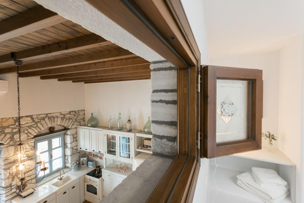 Traditional Inn Pirethron