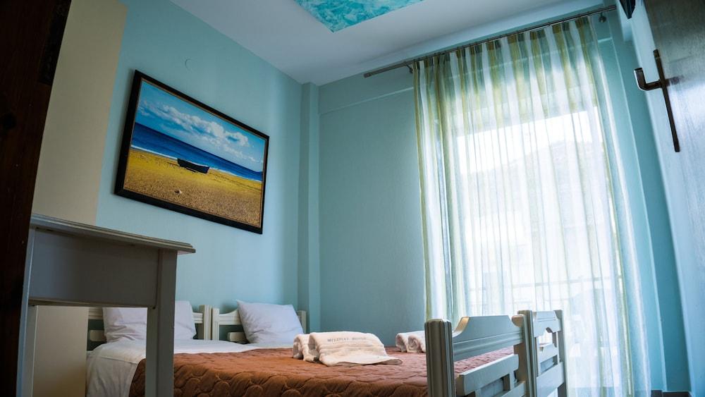 Milonas House Apartments