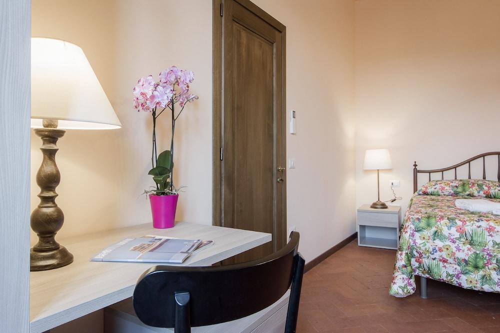 House in Florence Red