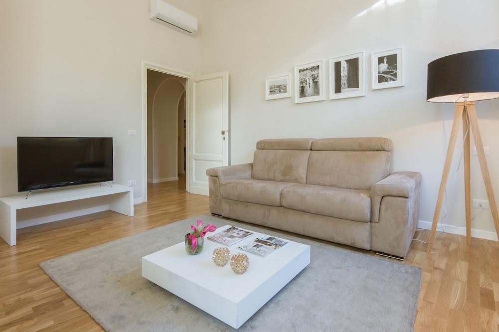 Unique & Stylish Repubblica