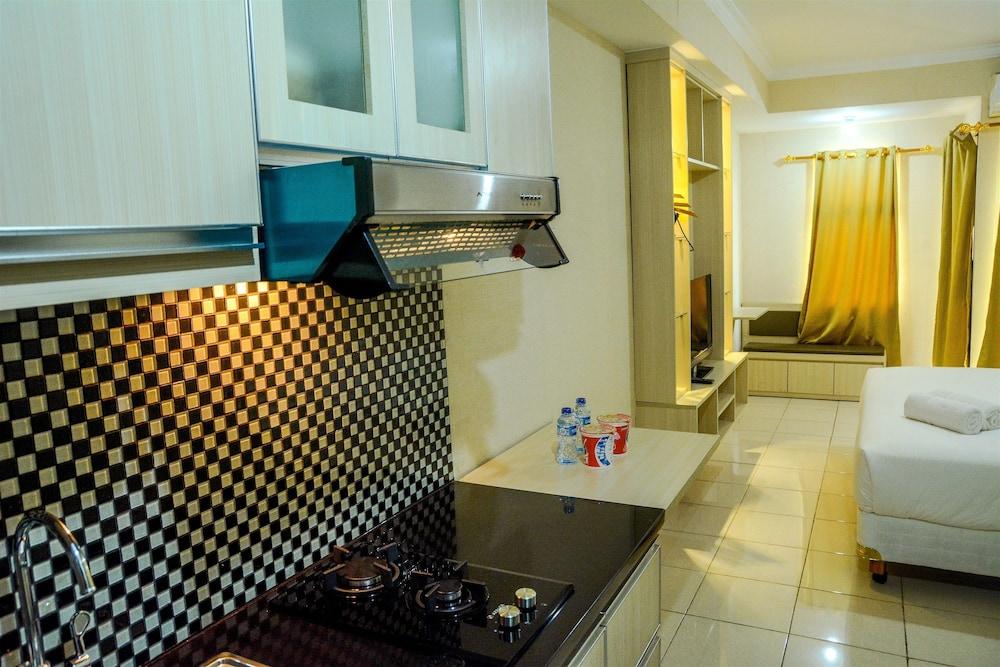 Modern Studio Grand Serpong Apartment By Travelio