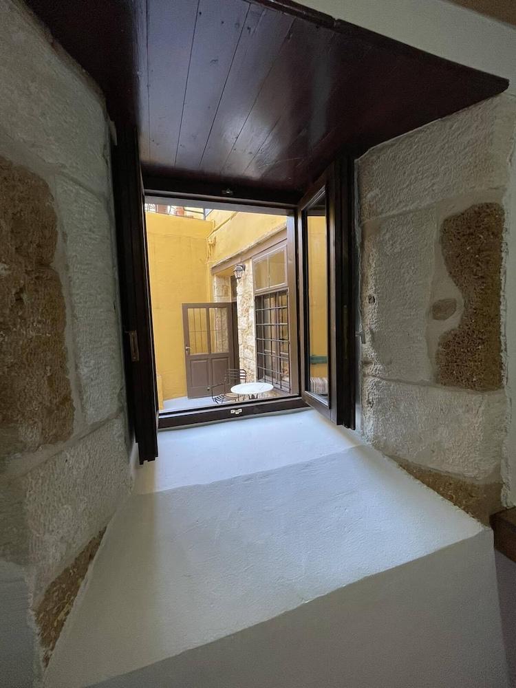 Captain Vasilis Hotel