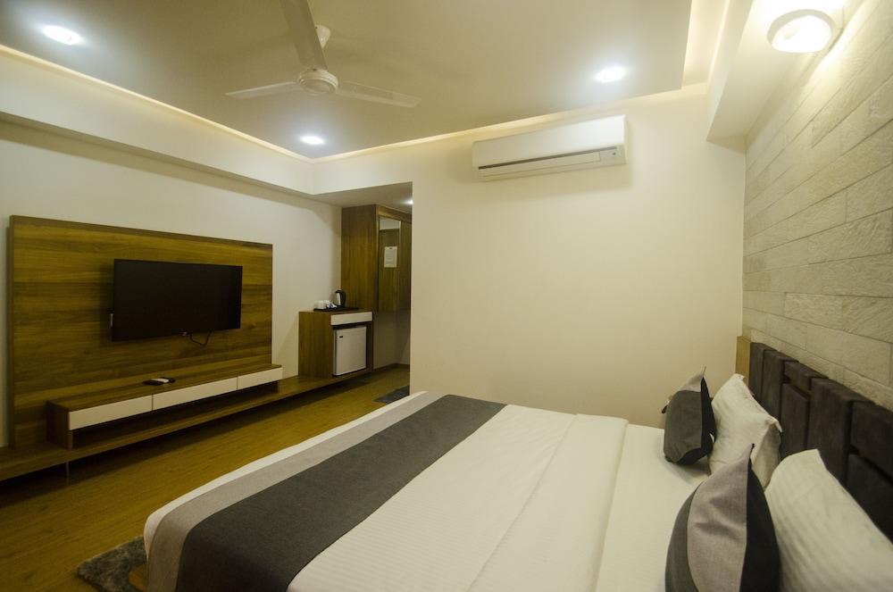 Hotel Grand Elegance