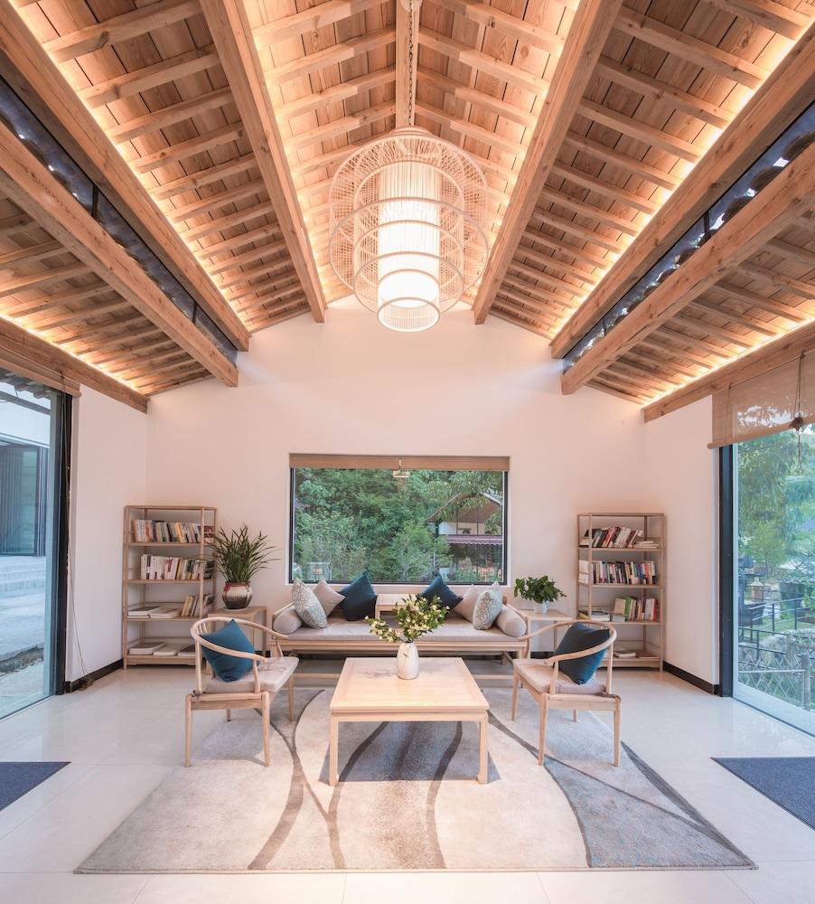 Anji Valley House Hotel