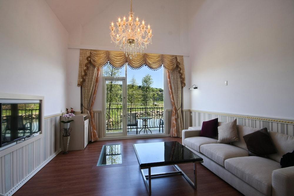 Beauty Spring and Harvest B and B