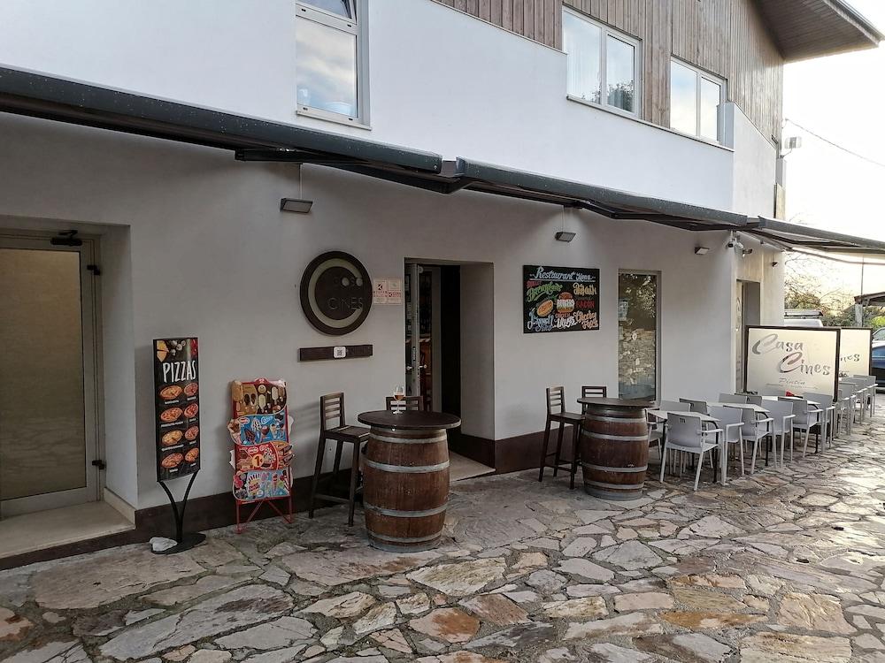 Pensión Casa Cines Restaurante