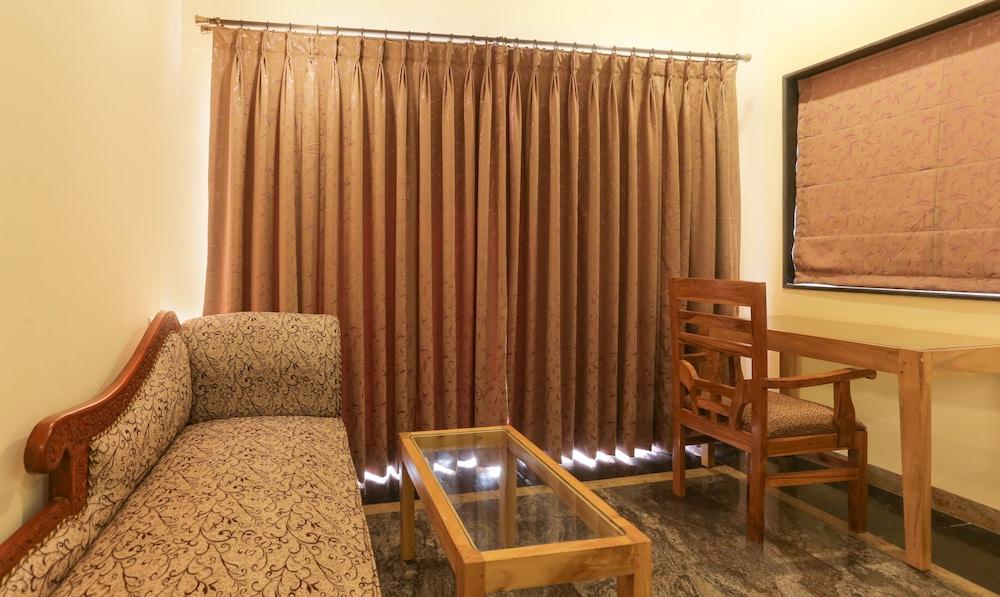 Treebo Aarya Boulevard