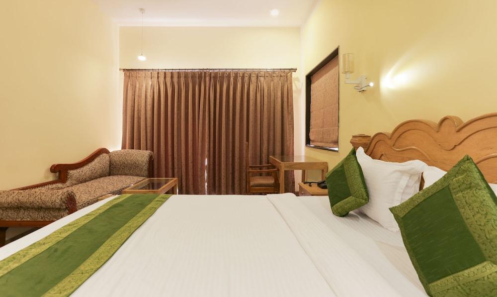 Treebo Aarya Boulevard