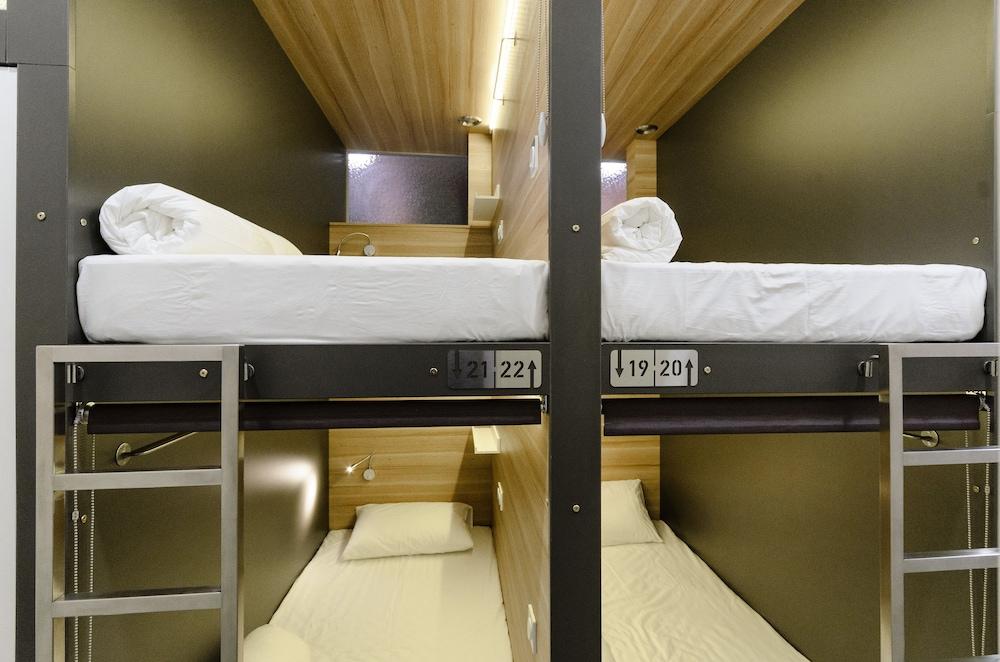 Capsule Hotel Capsula