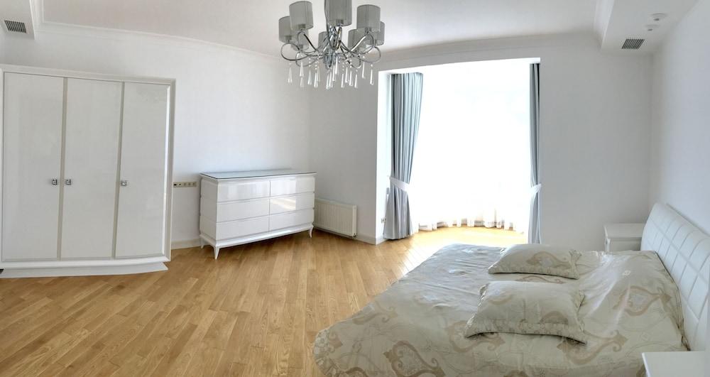 Luxury Condominium. Kiev center.