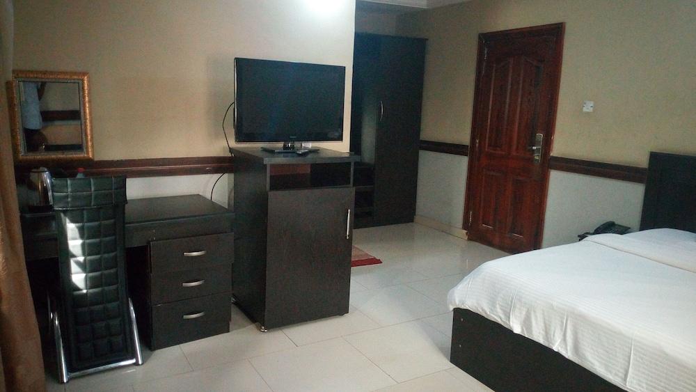 Brighton Hotel and Suites