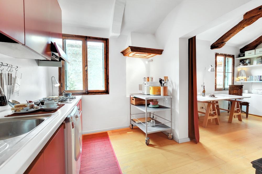 Bragora Smoochy Attic Venice