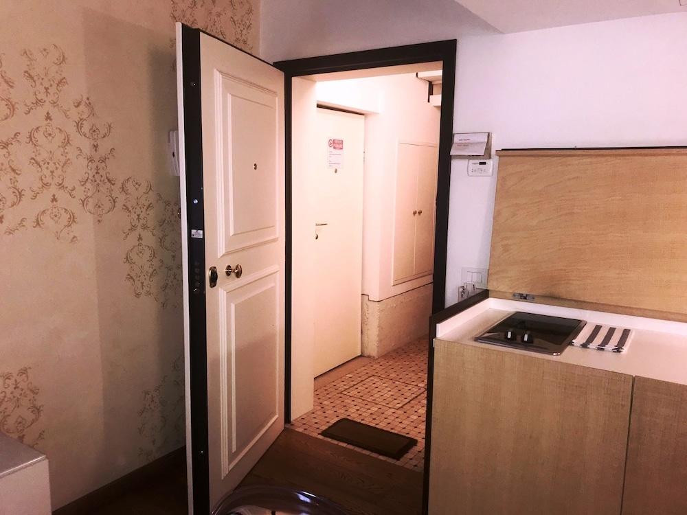 Contemporary Apartment in Venice FF