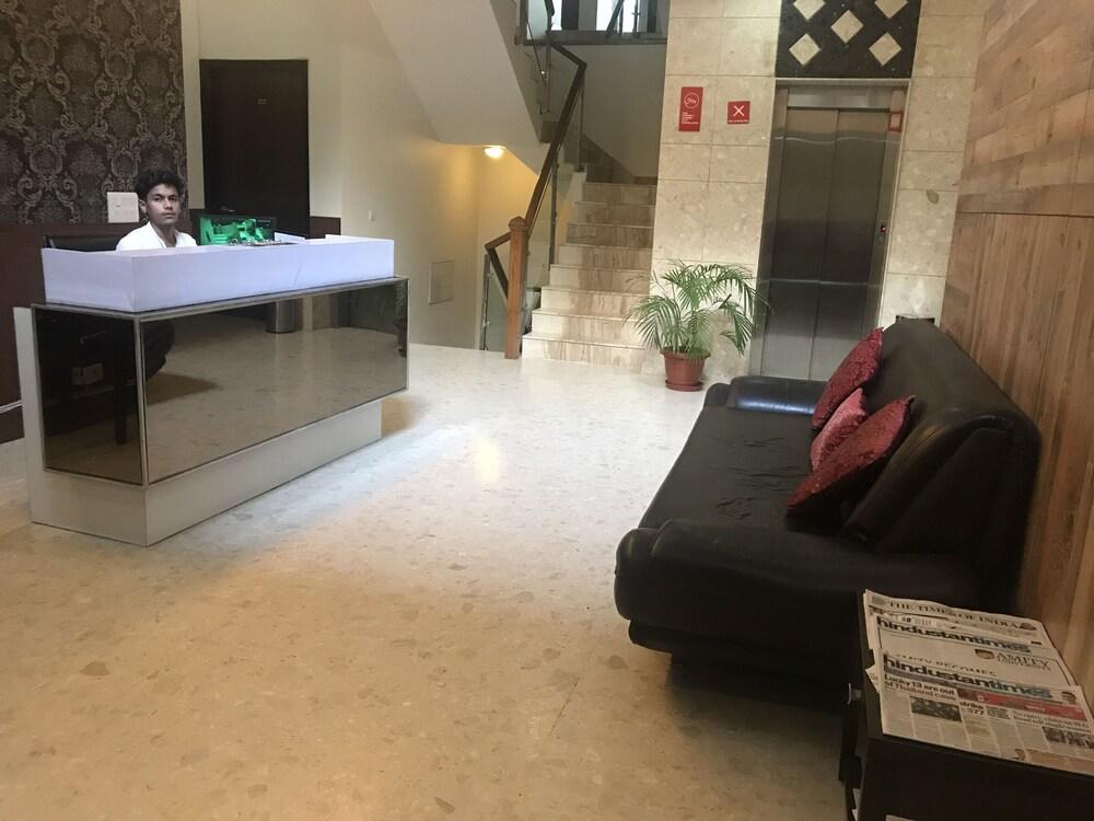 Hotel Amazone Residency - Dlf Phase 3