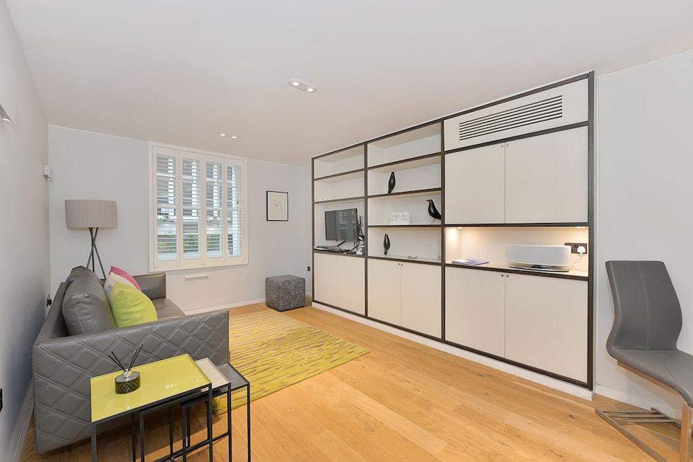 Superior St Christophers Place