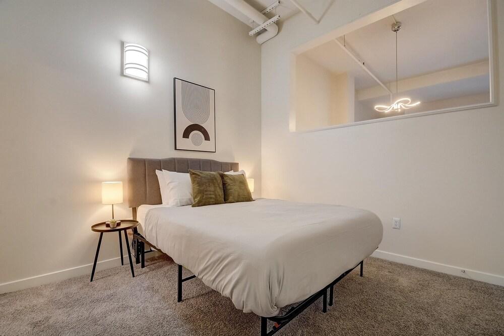 FRONTDESK Wholesale District Downtown Indy Apts