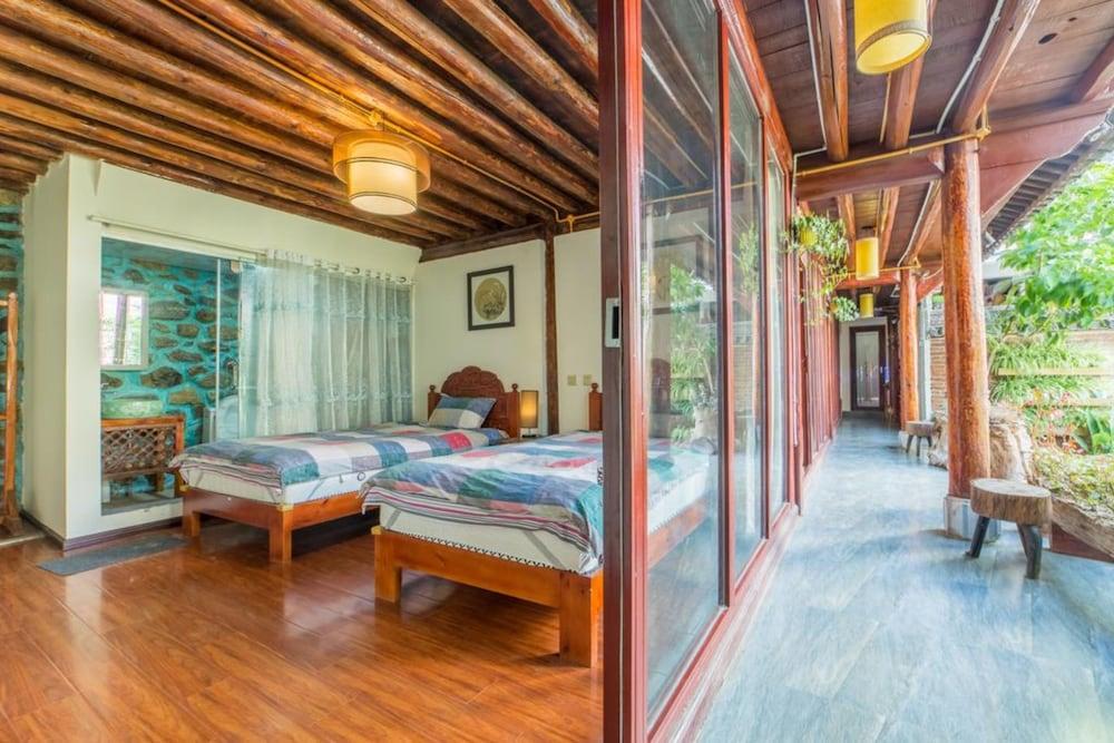 Colorful Flower Guesthouse