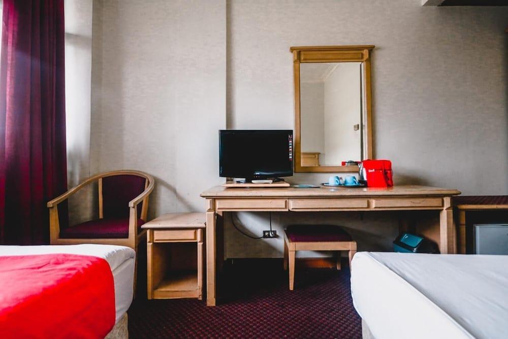 RedDoorz Plus @ Hotel Permata Alam