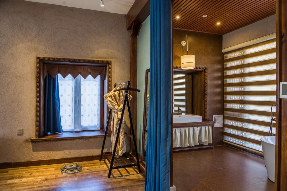 Buddhahood & Lotus Villa