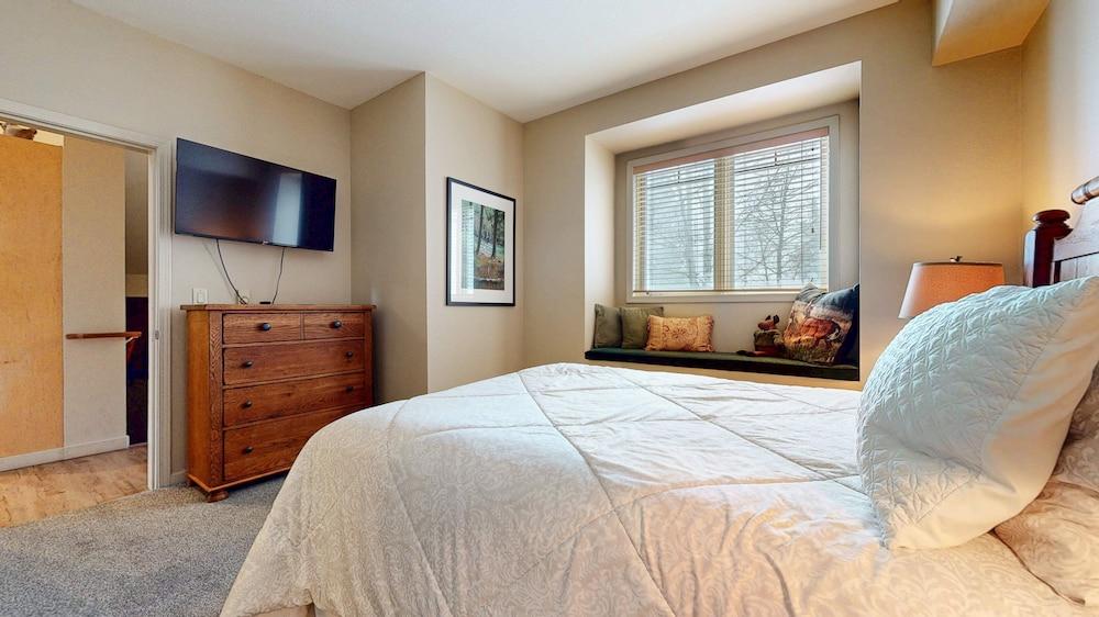 Mammoth Green #214 3 Bedroom Condo