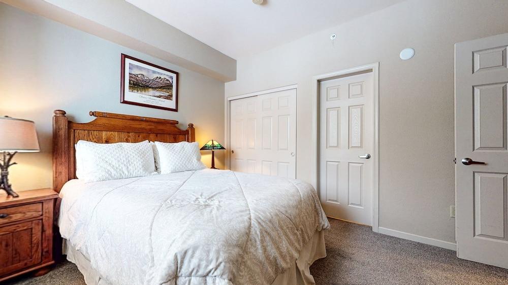 Mammoth Green #214 3 Bedroom Condo