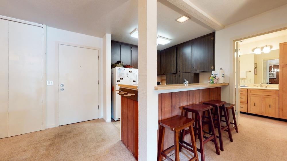 Summit #45 1 Bedroom Condo